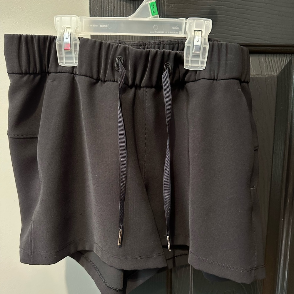 Black Women's lulu Shorts
